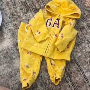 GAP Yellow Baby Hoodie and Pants with Floral Design 6-12 Months